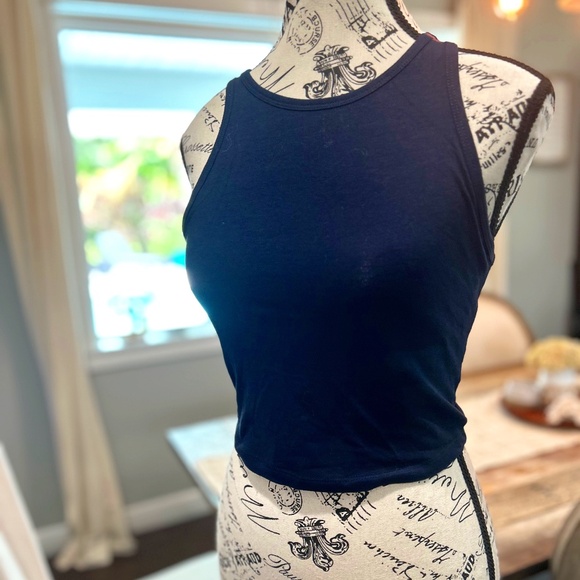 Active Basic Tops - 🔵NWT - ACTIVE BASIC SLEEVELESS CROP TOP